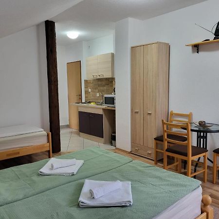 House Sara Apartment Кореница Екстериор снимка